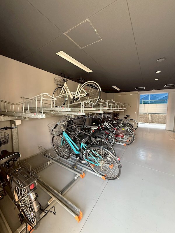 S-RESIDENCE堺市駅前 屋根付き駐輪場