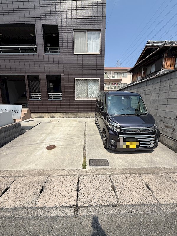 SHRIKEシュライク 駐車場