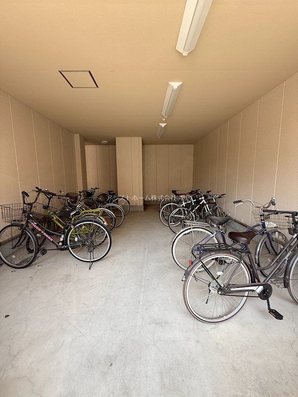 TSカーサSECONDO 屋根付き駐輪場