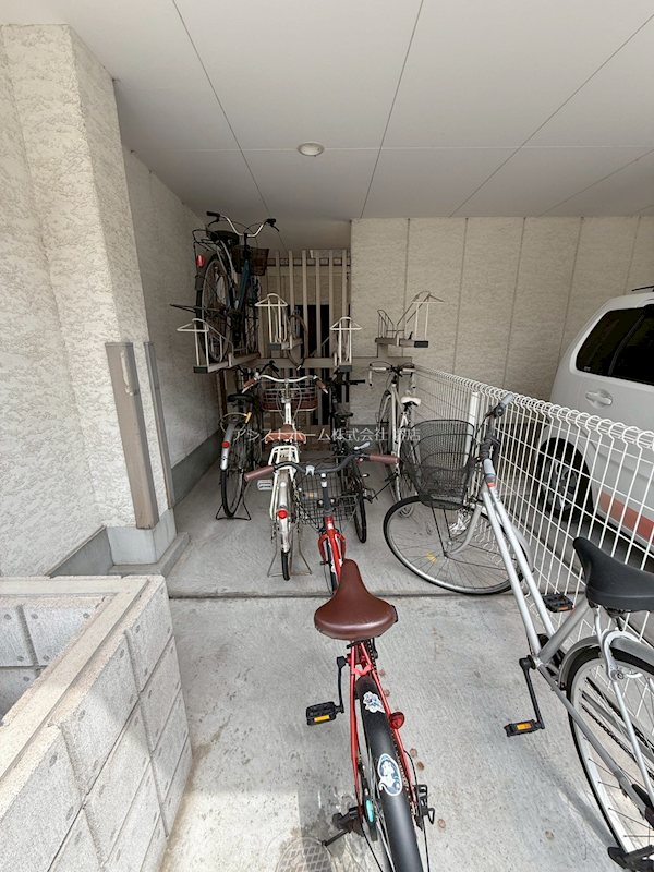 NMヴァン 屋根付き駐輪場