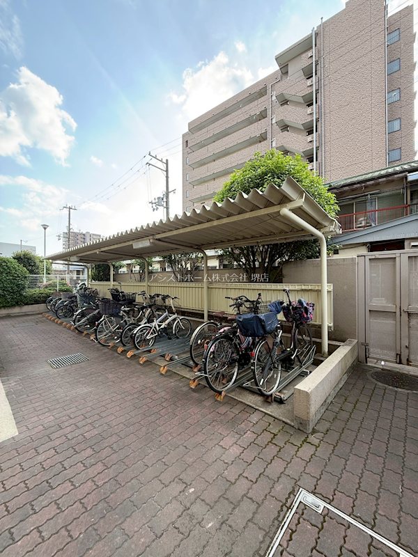 ライオンズマンション浜寺石津 屋根付き駐輪場