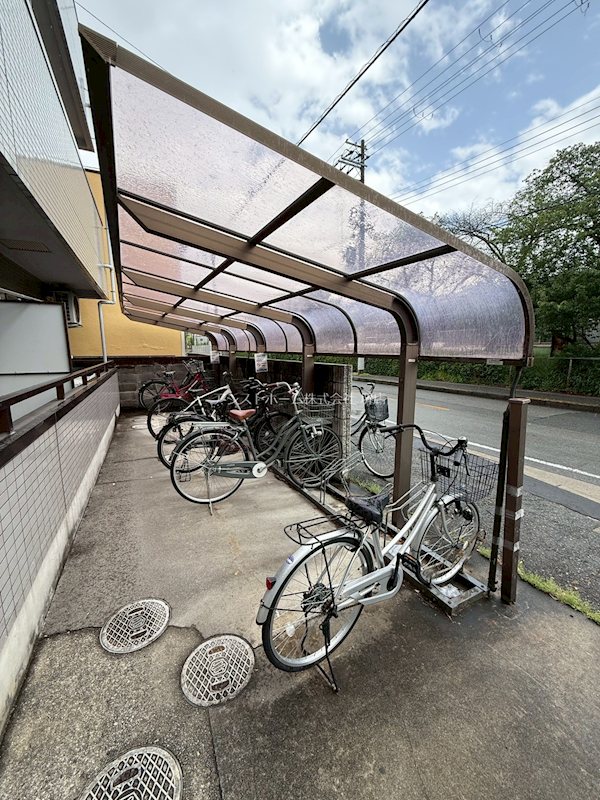 エスタイル中百舌鳥Ⅱ 屋根付き駐輪場