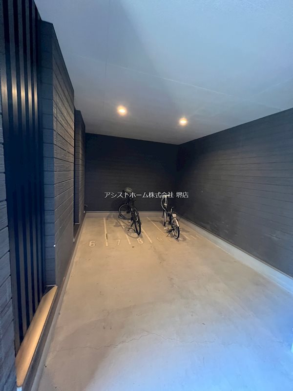EASE　Minato　west 屋根付き駐輪場