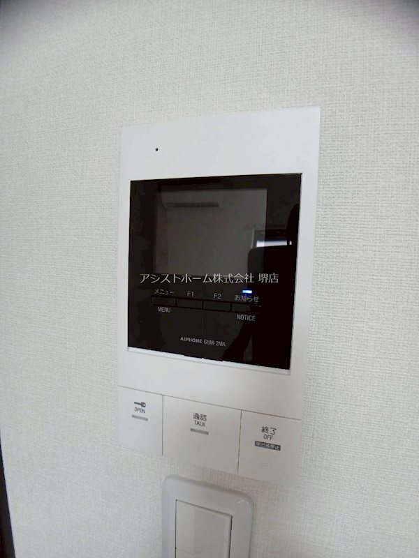 フジパレス鳳駅西V番館 来訪者をカメラで確認できるので女性にも安心です。