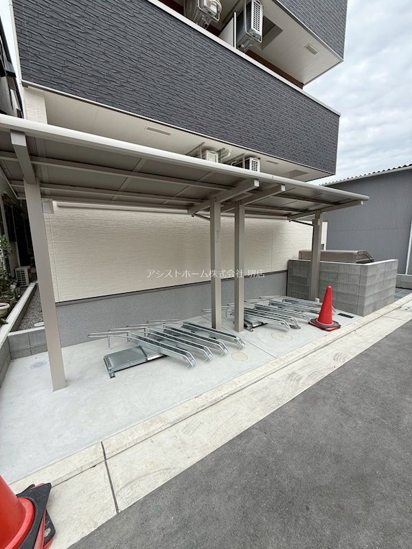 フジパレス百舌鳥駅東 屋根付き駐輪場