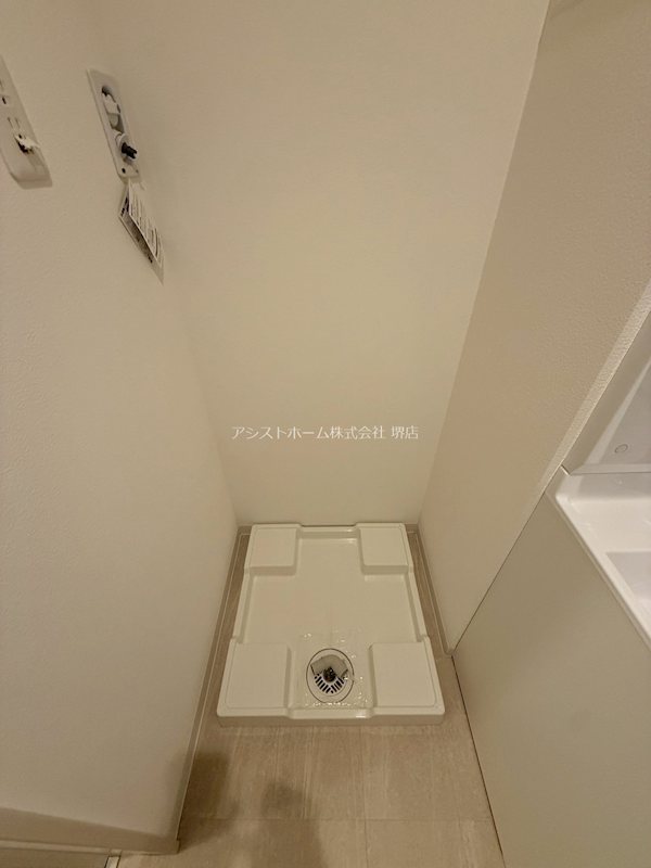 COCOMOZU 室内洗濯機置き場