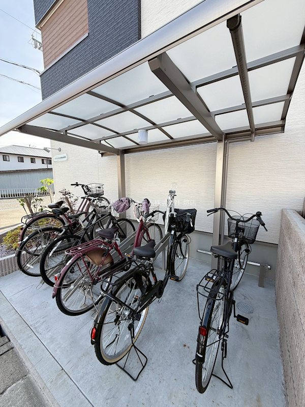 フジパレス百舌鳥駅南Ⅲ番館 屋根付き駐輪場