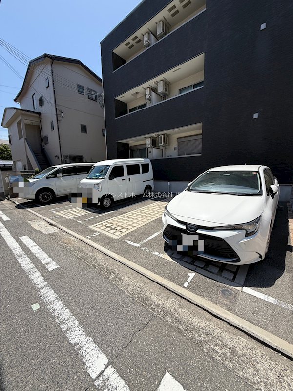 ラメゾン向陵中町Ⅱ番館 駐車場