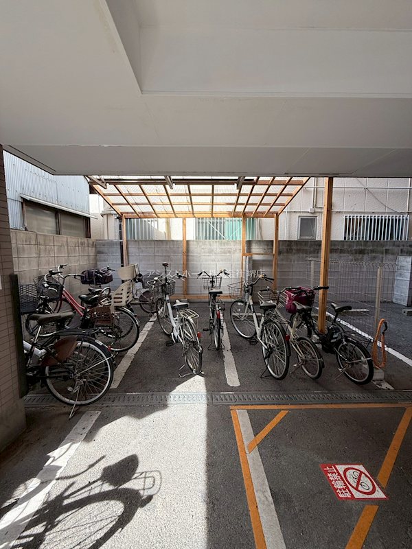 熊野苑 屋根付き駐輪場