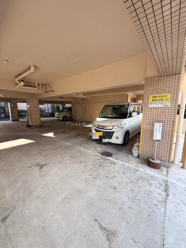 グランディール浜寺 屋根付き駐車場