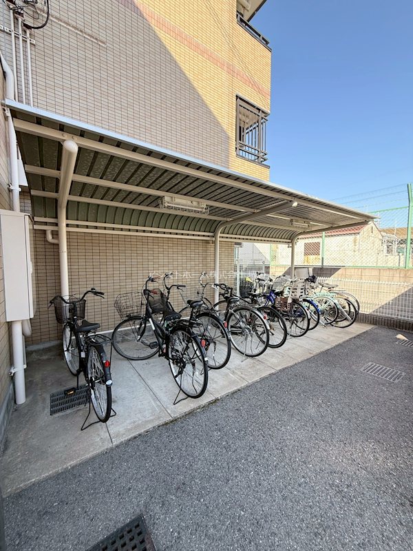 パインアベニュー 屋根付き駐輪場