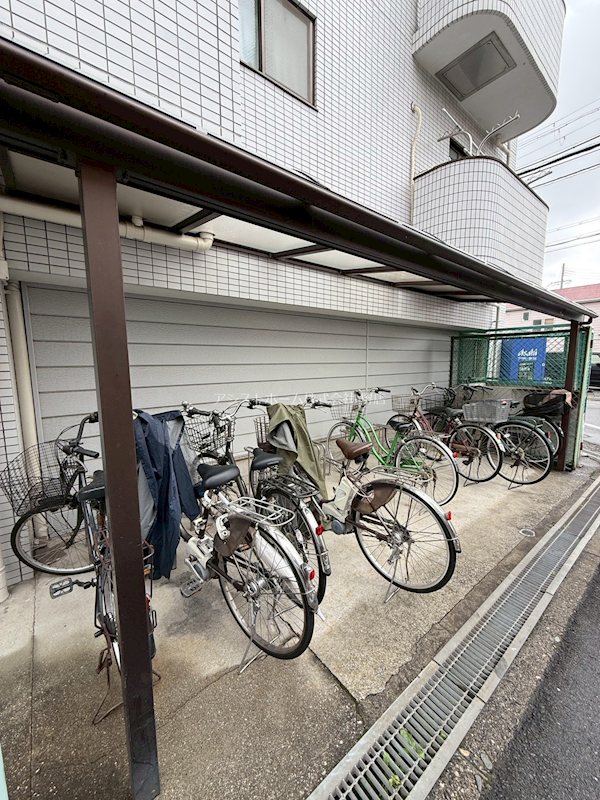 ハイツラベンダー 屋根付き駐輪場
