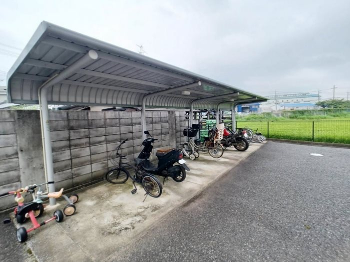 ベルフラワーⅡ 屋根付き駐輪場