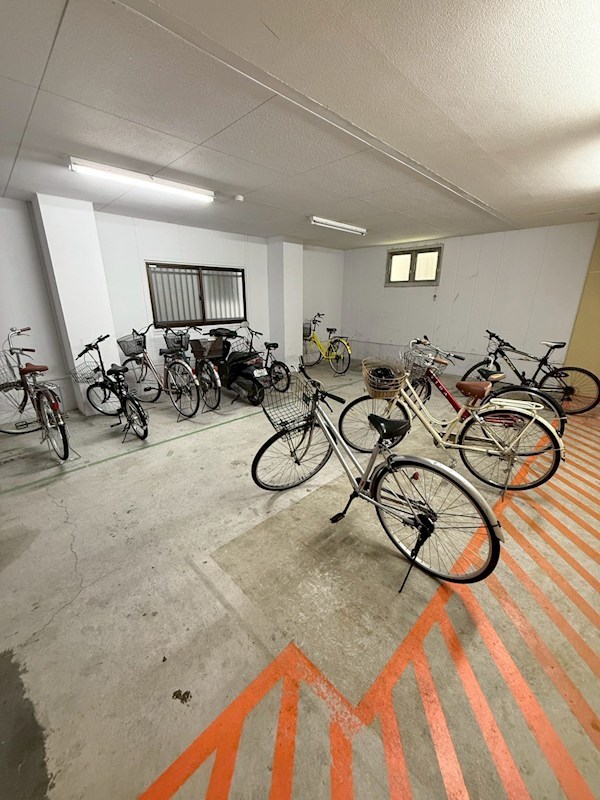 TKアンバーコート堺東 屋根付き駐輪場