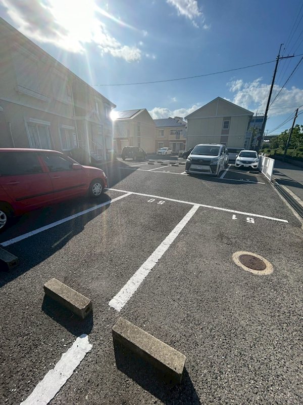 ハイツ菅原 駐車場