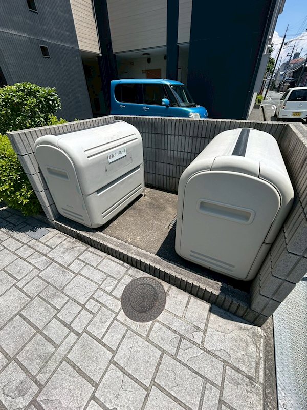 モンサント旭町 敷地内ゴミ置き場