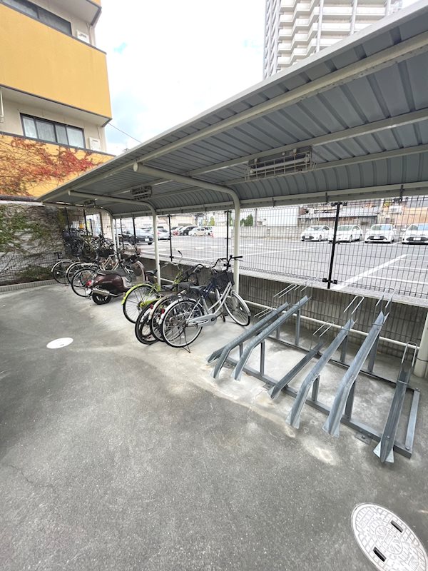 モンサント旭町 屋根付の駐輪場♪