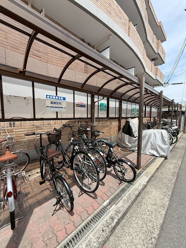 フォンティーヌ南三国 屋根付き駐輪場