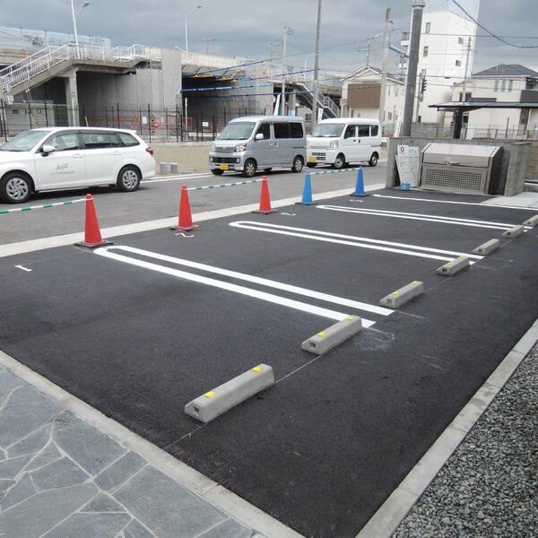 D-room IZUMI 駐車場