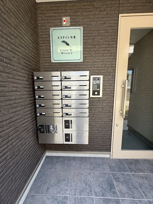 エステイトN湊 便利な宅配BOX付き集合ポスト