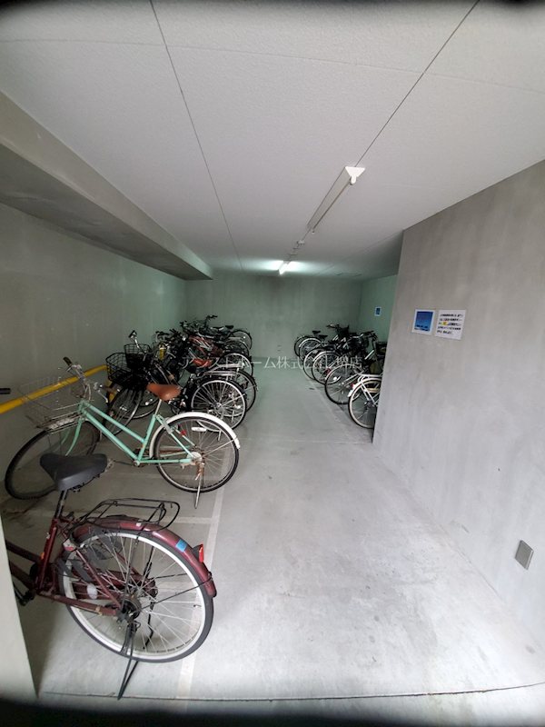 KMレジデンス堺東駅前 屋根付き駐輪場