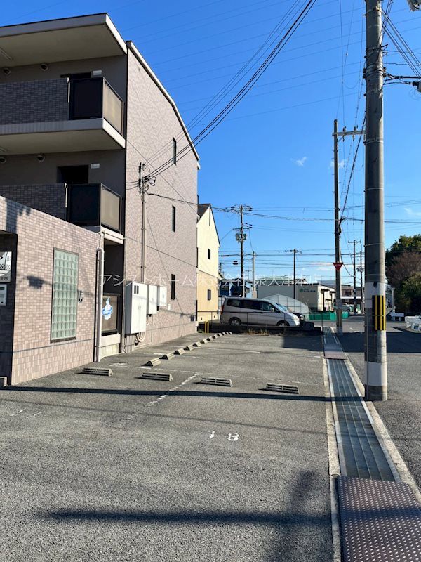 グランシャンブル 駐車場