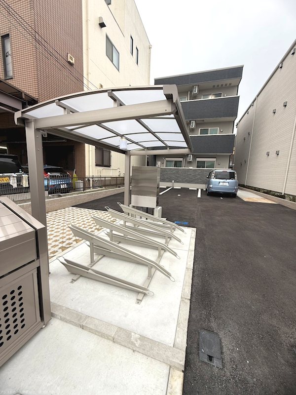 フジパレス助松町Ⅱ番館 屋根付き駐輪場