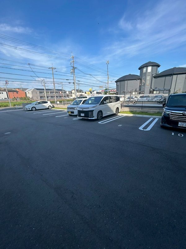 トリシア Yuki 駐車場