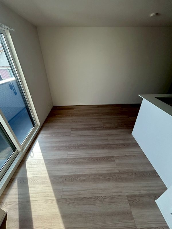 トリシア Yuki 窓があり日差しの入るお部屋です