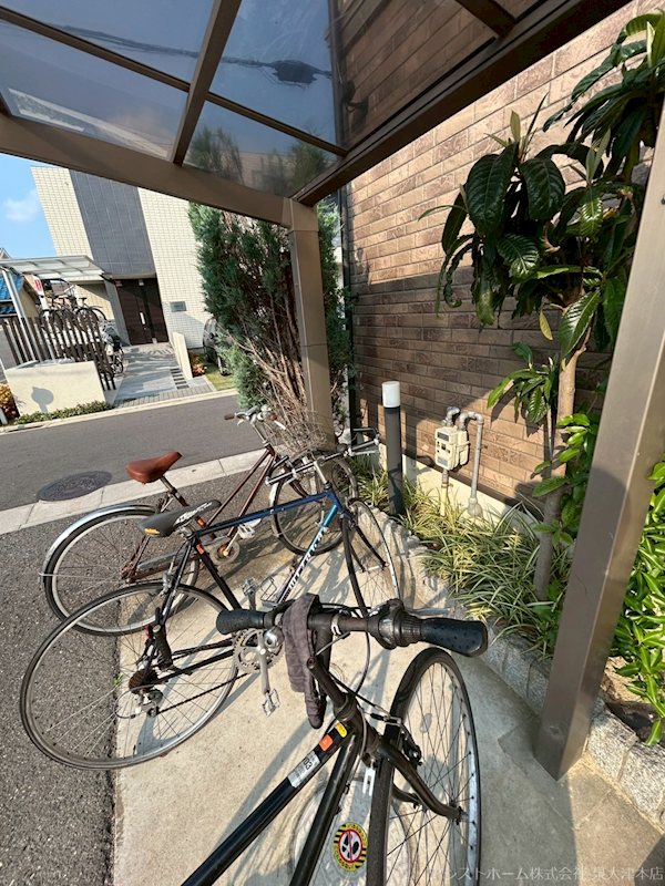 ヴェルドミール 屋根付き駐輪場
