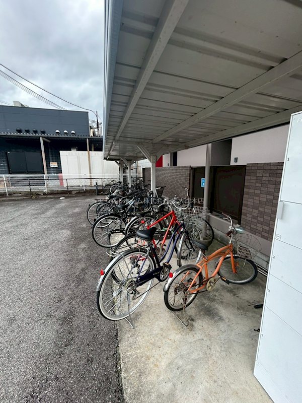 グランシャンブル 屋根付き駐輪場