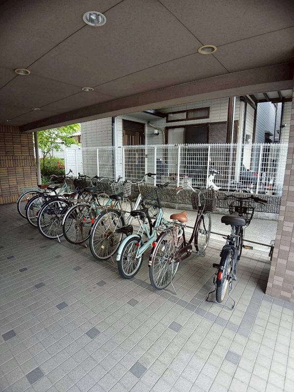 グランエクセル高師浜 屋根付き駐輪場