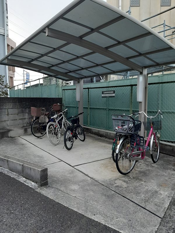 ハイツ井上 屋根付き駐輪場