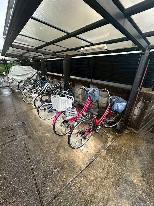 セーヌ東岸和田 屋根付き駐輪場