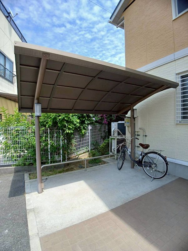 ヒルズ羽衣 屋根付き駐輪場