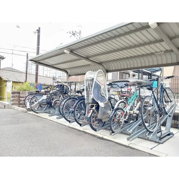 サニー　レジデンス　和泉 屋根付き駐輪場