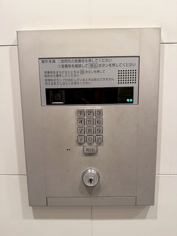 KMレジデンス堺東駅前  オートロック完備なので女性にも安心です