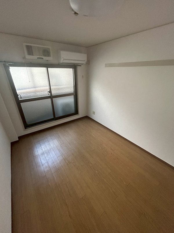 ラフォーレ助松 窓があり日差しの入るお部屋です
