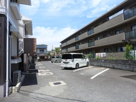エミネントセジュール 駐車場