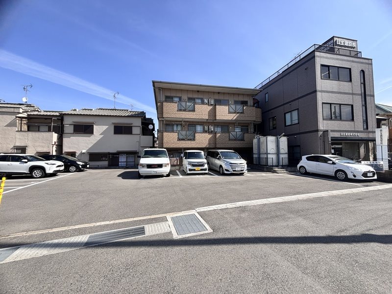 ルミエールマゴジⅣ 駐車場