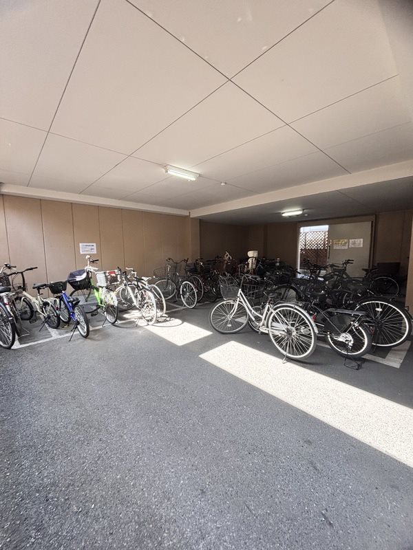 ルミエールマゴジⅣ 屋根付き駐輪場
