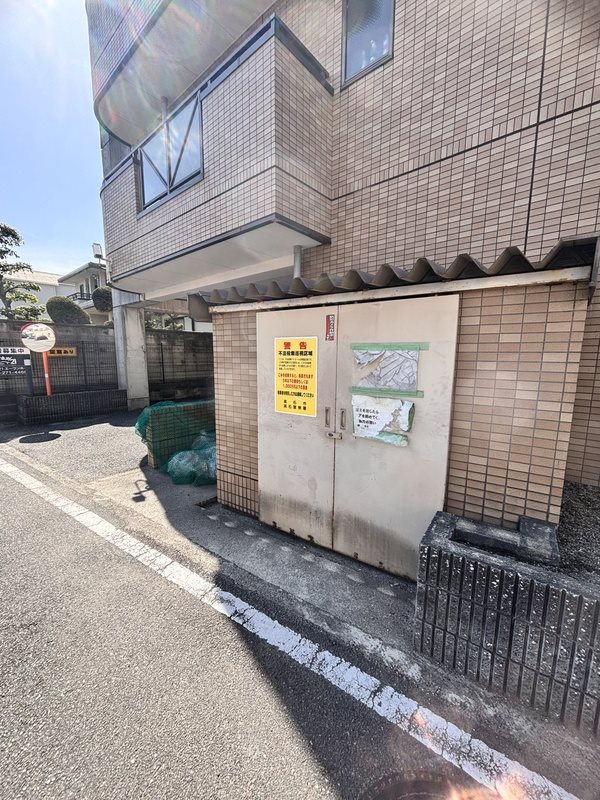 ルミエールマゴジⅣ 敷地内ゴミ置き場