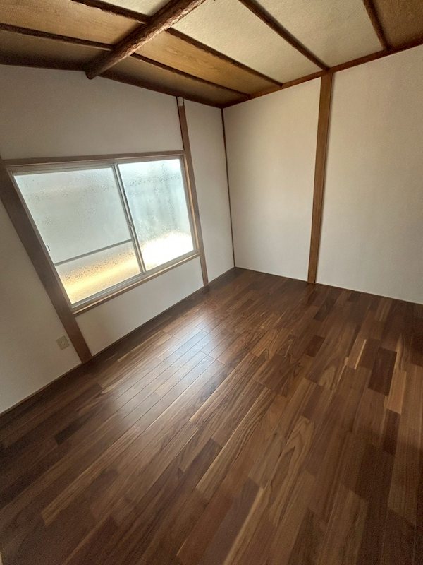 和泉市上代町戸建て 窓があり日差しの入るお部屋です