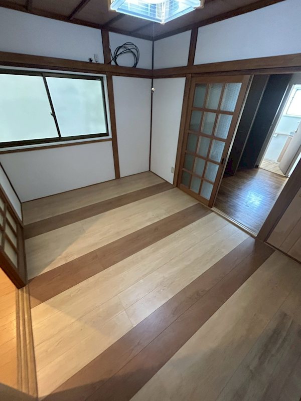 和泉市上代町戸建て 窓があり日差しの入るお部屋です