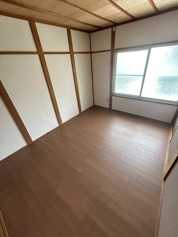 和泉市上代町戸建て 窓があり日差しの入るお部屋です