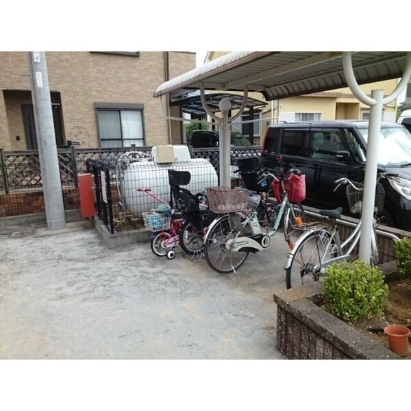 アンジュメゾン 屋根付き駐輪場