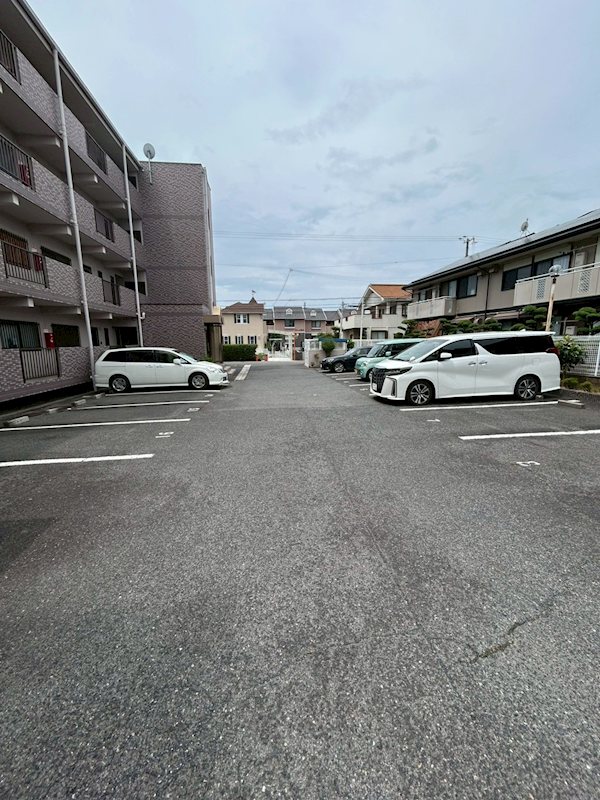 パーク・ウエスト 駐車場