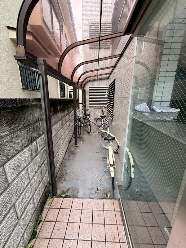 フォーレスト中百舌鳥 屋根付き駐輪場