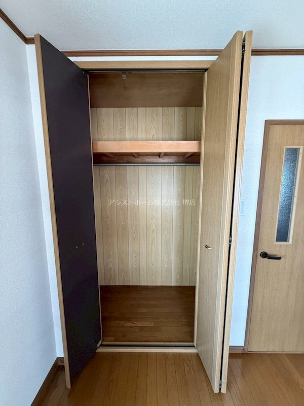 三国ヶ丘一戸建貸家 収納