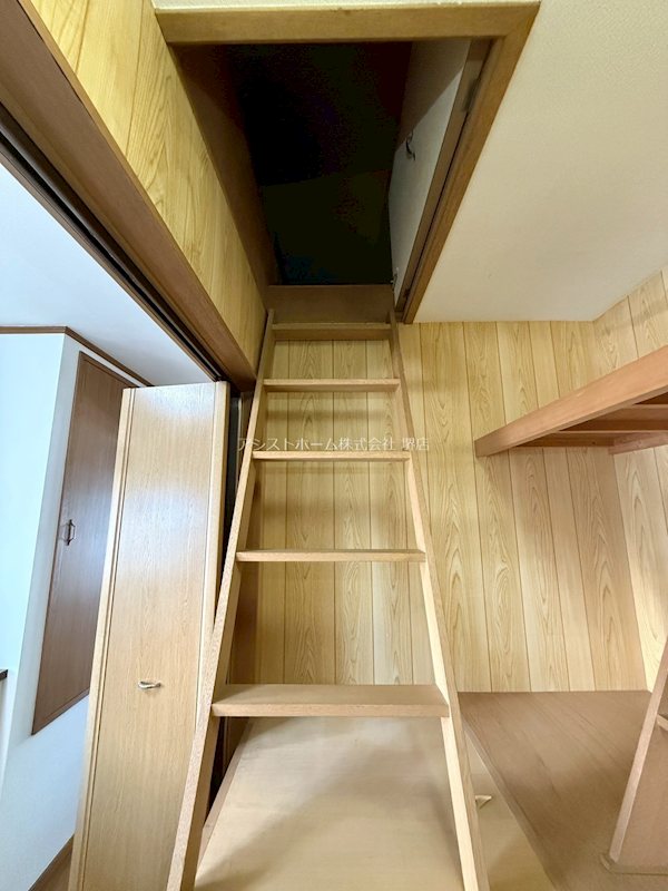 三国ヶ丘一戸建貸家 屋根裏収納